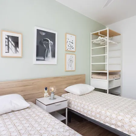 Home2book & Bright Cruz Flat *